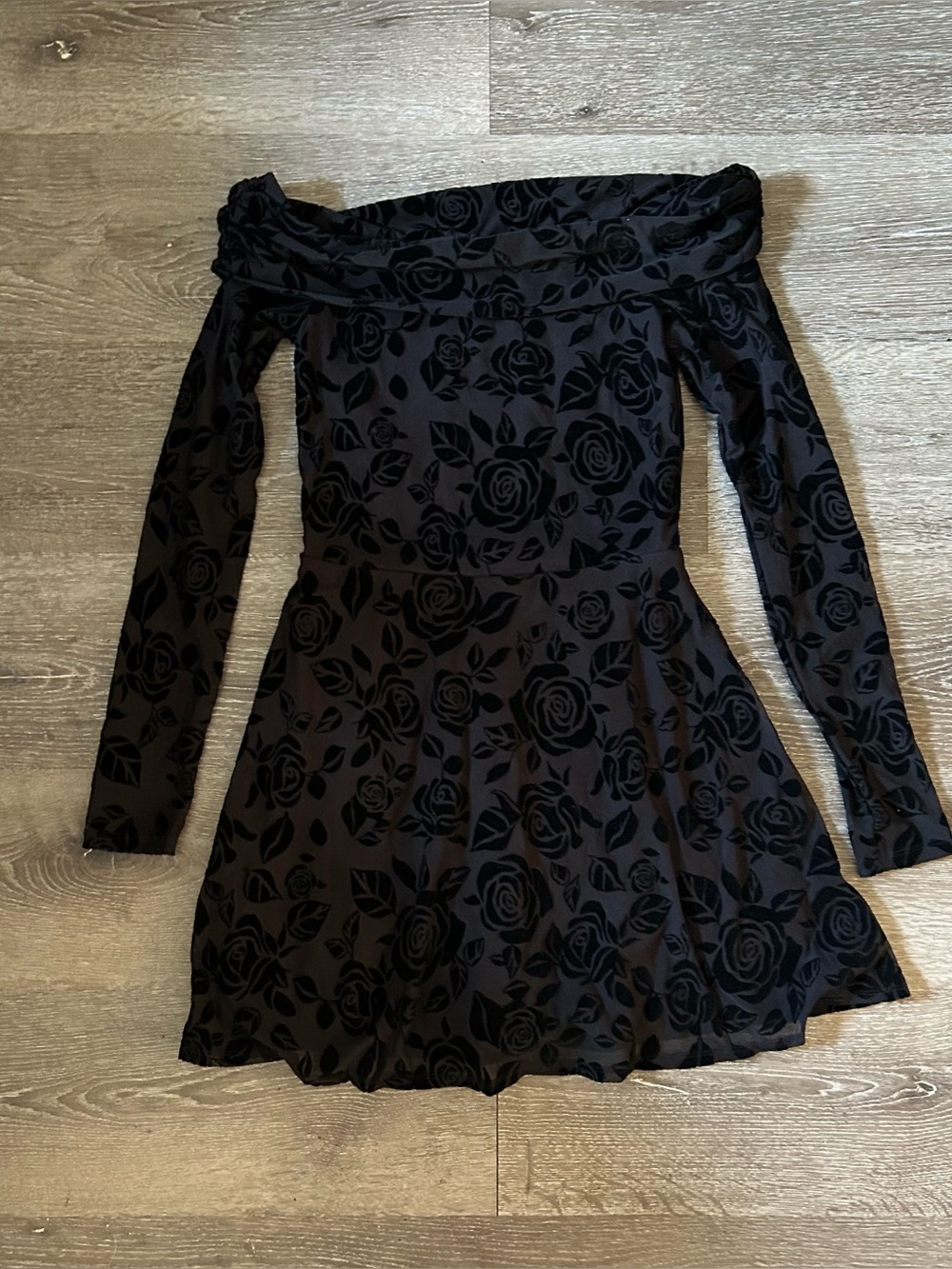 NWT XS Wild Fable Long Sleeve Black Velvety Rose Mini Dress